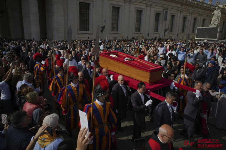 20-ribu-lebih-pelayat-paus-fransiskus-padati-basilika-santo-petrus