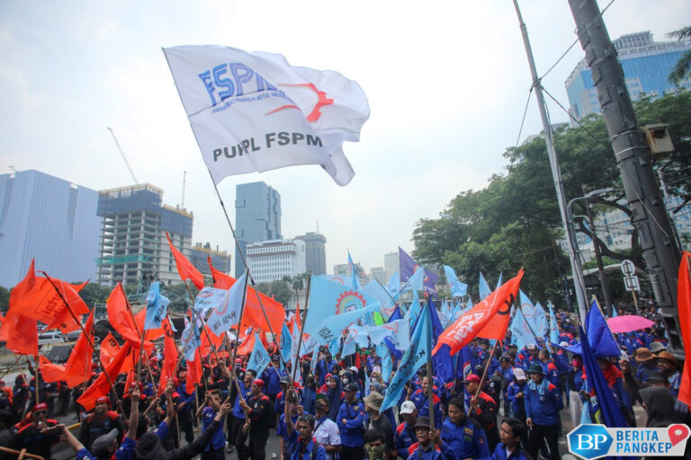 200-ribu-buruh-kumpul-di-monas-rayakan-may-day-ini-titik-rawan-macet