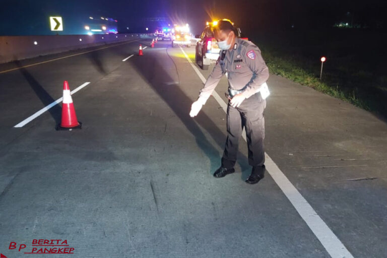 3-orang-tewas-dalam-kecelakaan-mobil-vs-truk-di-tol-ngawi-solo-begini-kronologinya