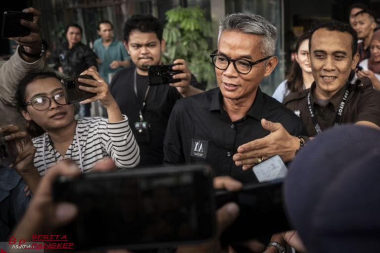 bersaksi-di-persidangan-wahyu-mengaku-tak-punya-bukti-terima-uang-dari-hasto