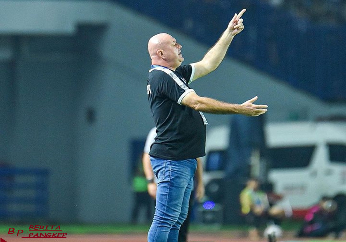 bojan-hodak-berharap-pemain-pengganti-tampil-habis-habisan-kontra-bali-united-1