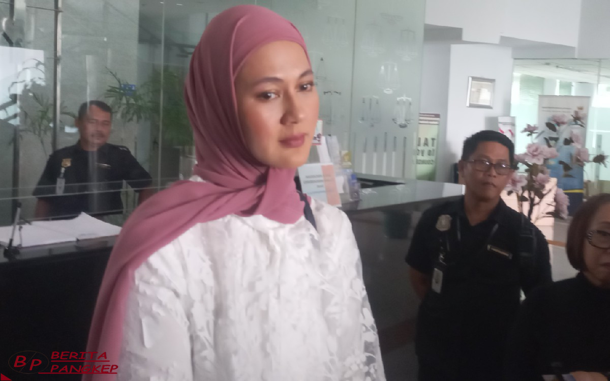 datangi-kantor-komisi-yudisial-paula-verhoeven-laporkan-hakim-sidang-perceraian