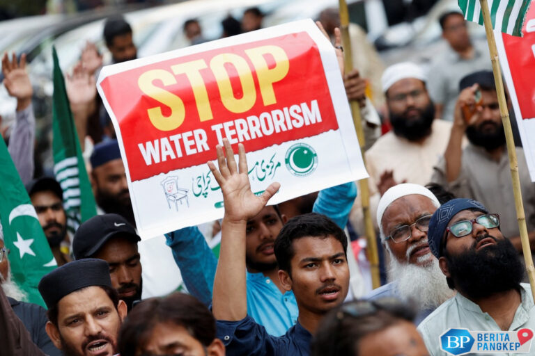 demo-meledak-warga-pakistan-protes-air-jadi-senjata-india
