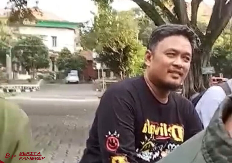 diskusi-mahasiswa-uin-walisongo-didatangi-pria-misterius-berbaju-hitam-siapa-dia