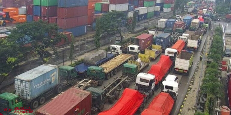 dpr-desak-manajemen-pelabuhan-tanjung-priok-berkoordinasi-terkait-bongkat-muat-dengan-polisi