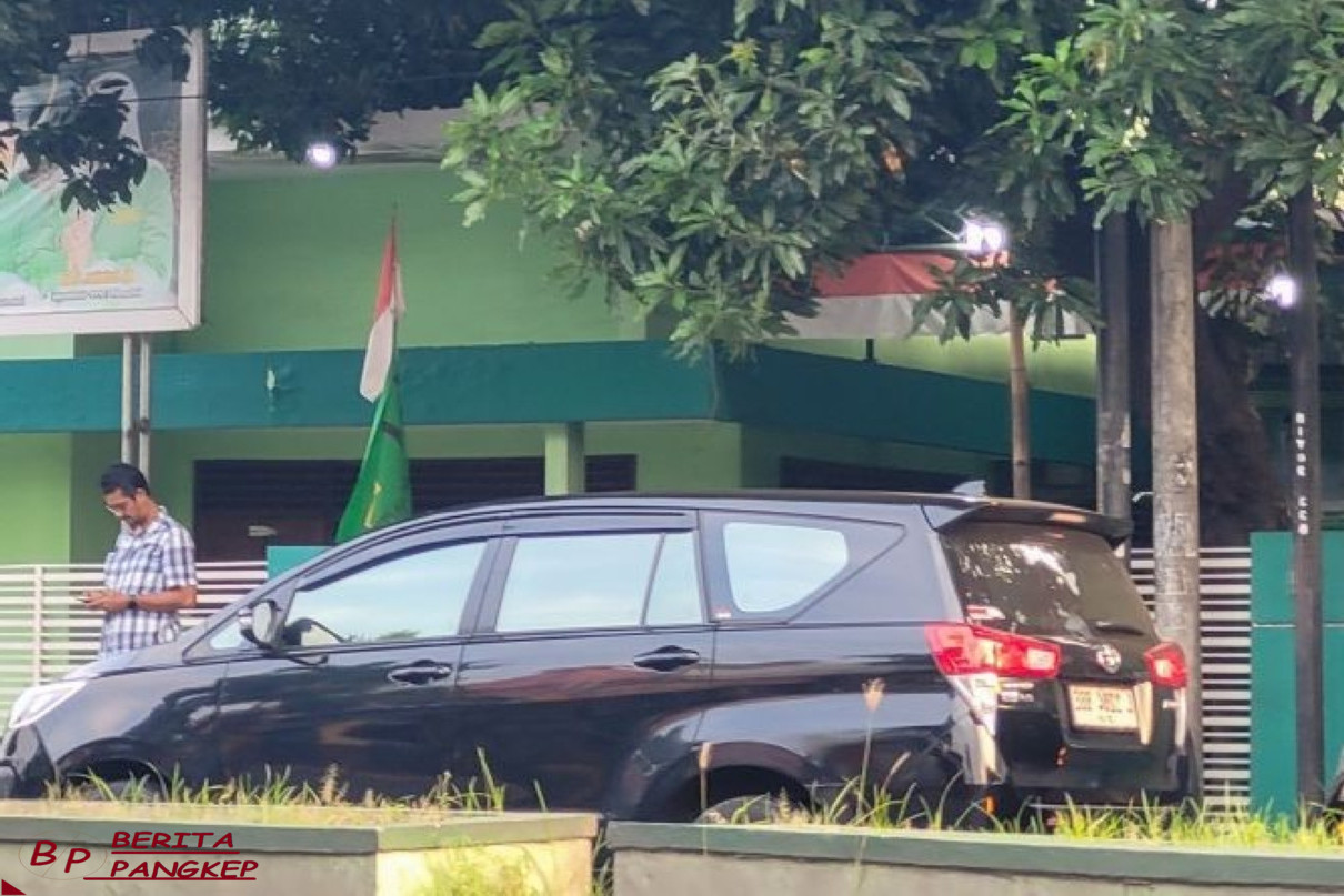 kpk-bawa-1-bendel-dokumen-barang-bukti-dalam-dugaan-korupsi-wasbang-di-situbondo