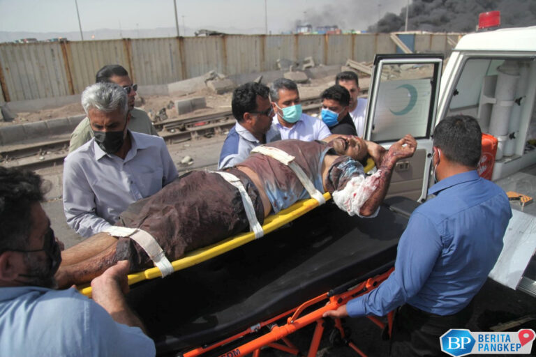 ledakan-dahsyat-guncang-pelabuhan-iran-14-orang-tewas-dan-750-terluka