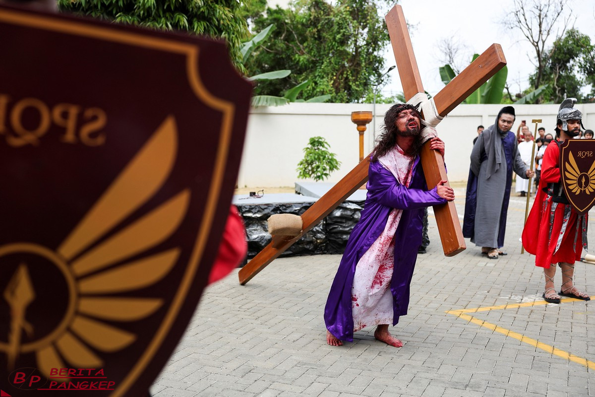 penampakan-jalan-salib-di-kota-kota-dunia-ada-dari-tangerang