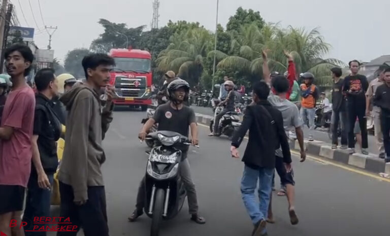 penjelasan-polisi-soal-bentrok-antardua-kelompok-di-jalan-raya-bogor