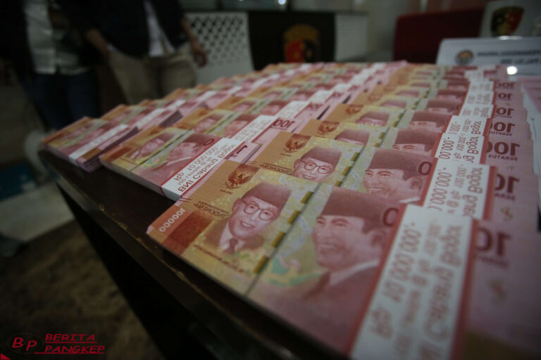 ramai-pungli-ormas-dan-uang-palsu-tanda-tanda-ekonomi-ri-memburuk