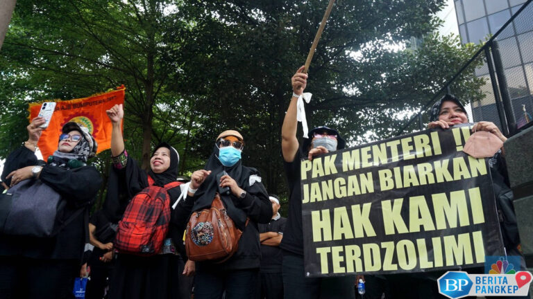 ratusan-serikat-pekerja-demo-di-depan-gedung-bumiputera-tuntut-ini