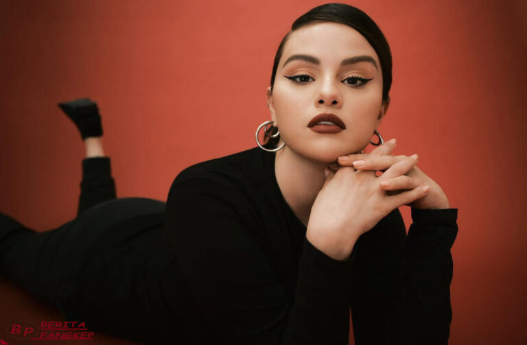 selena-gomez-terpilih-jadi-woman-of-the-year-billboard-latin-2025