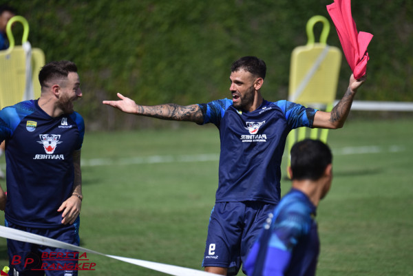 tyronne-del-pino-mengharapkan-persib-konsisten-hingga-kembali-meraih-juara-liga-1-1