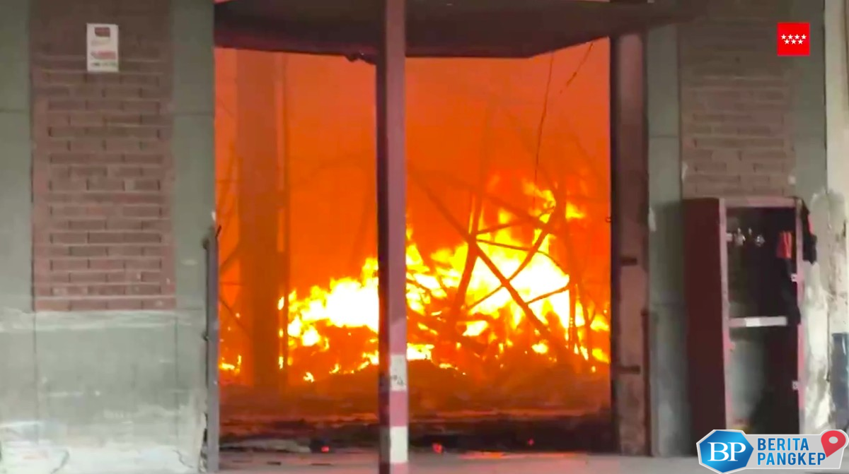 bayaran-gaji-kurang-pegawai-nekat-bakar-pabrik