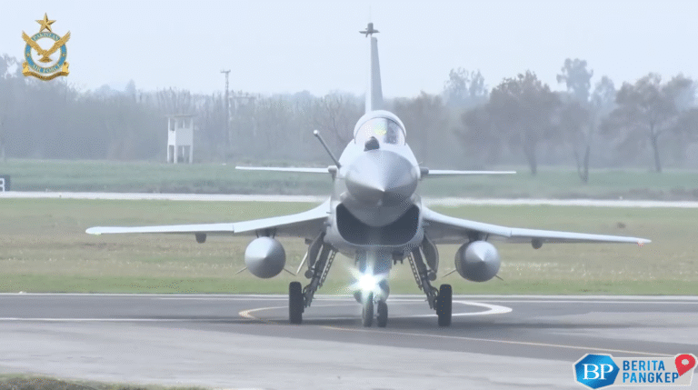 begini-penampakan-jet-j-10c-china-punya-pakistan-5-jet-india-tumbang