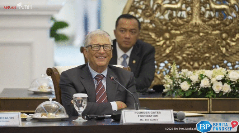 bill-gates-cicip-durian-dan-sate-tapi-sayang-bukan-di-indonesia