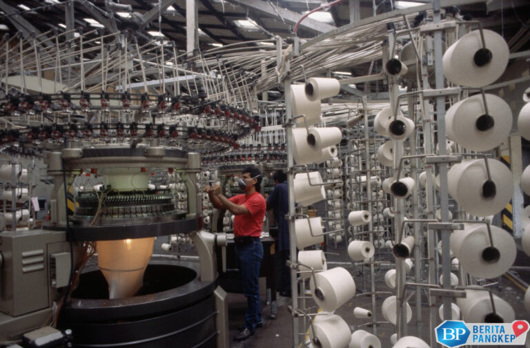 breaking-pmi-manufaktur-ri-kontraksi-lagi-terburuk-sejak-covid