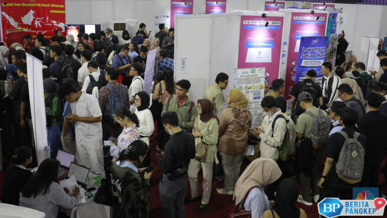 fenomena-lautan-orang-antre-lowongan-kerja-di-ri-jepang-bikin-ngiri