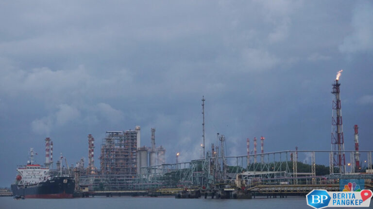 harga-minyak-terus-bangkit-brent-sentuh-us-6466-per-barel