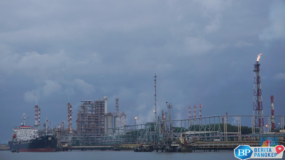 harga-minyak-terus-bangkit-brent-sentuh-us-6466-per-barel