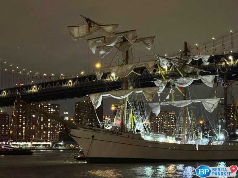 kapal-angkatan-laut-meksiko-tabrak-jembatan-brooklyn-korban-berjatuhan