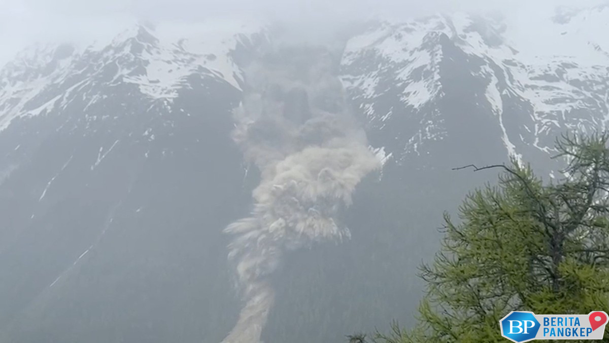 kiamat-baru-muncul-di-swiss-gunung-es-runtuh-hantam-desa