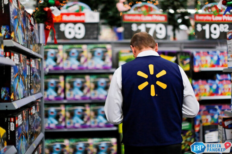 korban-baru-aksi-gila-trump-raksasa-ritel-ini-phk-ribuan-pekerja