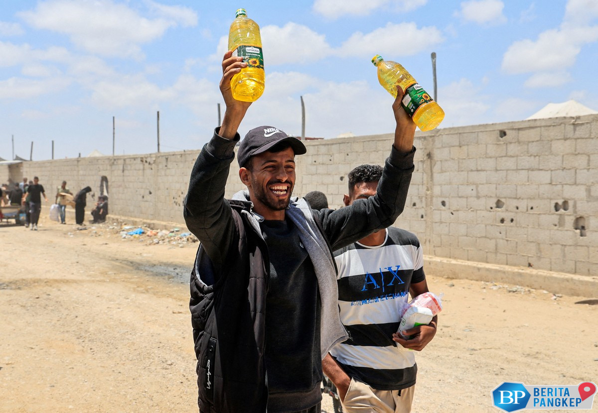 lautan-warga-gaza-terima-paket-bantuan-makanan-begini-potretnya