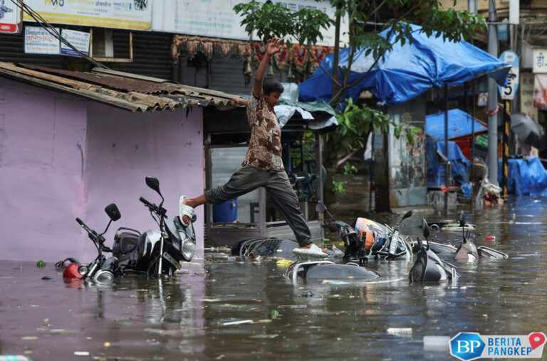 malapetaka-hantam-tetangga-ri-daratan-jadi-sungai
