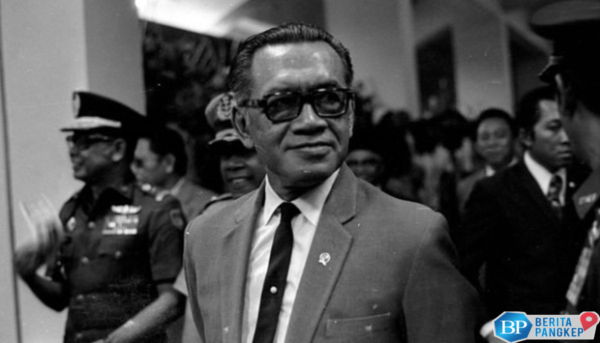 orang-terkaya-ri-jadi-supir-truk-dan-doyan-jajan-es-pinggir-jalan