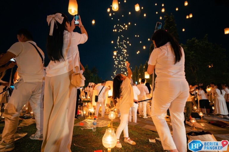 pengunjung-candi-borobudur-pada-rangkaian-waisak-tembus-100-ribu-orang