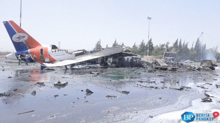 pesawat-jemaah-haji-dirudal-israel-semua-hangus-tinggal-ekor