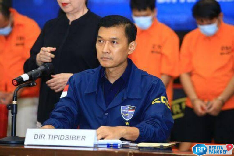 polri-serahkan-4-pelaku-judol-ke-kejagung-barang-sitaan-rp-5-m-lebih