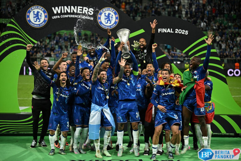 potret-euforia-the-blues-juara-trofi-eropa-jadi-koleksi-lengkap