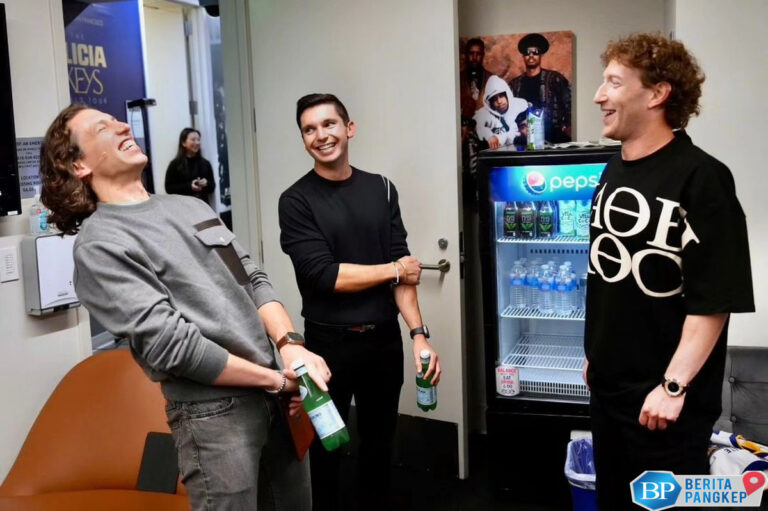 smartphone-mulai-ditinggal-bos-facebook-ungkap-pengganti-hp