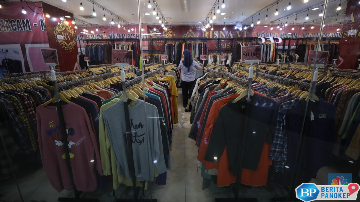 tak-terkendali-pakaian-bekas-impor-banjiri-ri-masuk-mal-di-jakarta