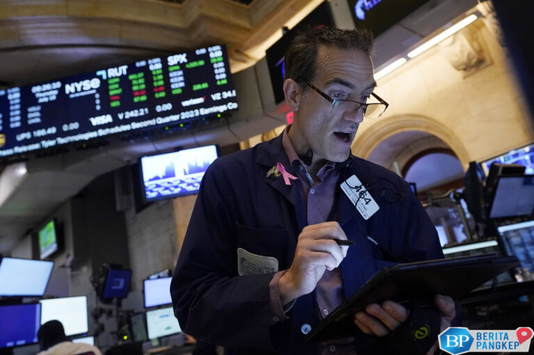 trump-beri-ancaman-baru-ke-uni-eropa-dan-apple-wall-street-berguguran