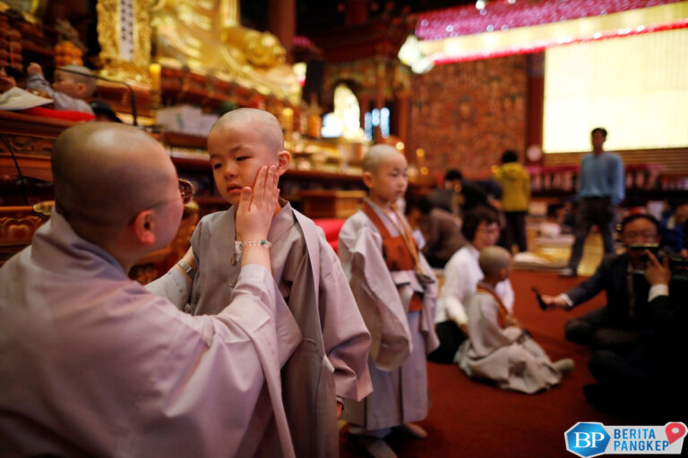 wajib-tahu-ini-5-tradisi-merayakan-waisak-di-ri