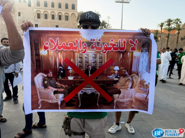 warga-ngamuk-mau-gulingkan-perdana-menteri-ini-biang-keroknya