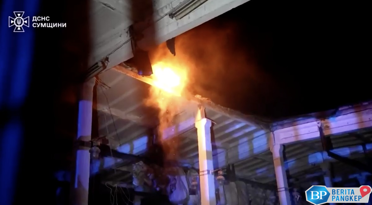 zelensky-balas-dendam-luncurkan-300-drone-bandara-moskow-lumpuh