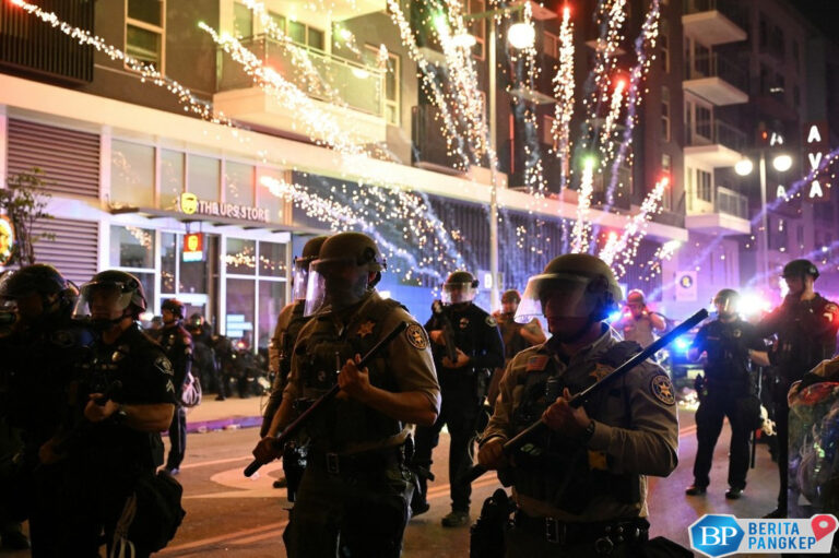 700-marinir-as-tiba-di-los-angeles-perang-sesungguhnya-baru-dimulai