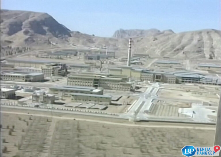 awas-perang-arab-rusia-resmi-garap-8-proyek-nuklir-iran