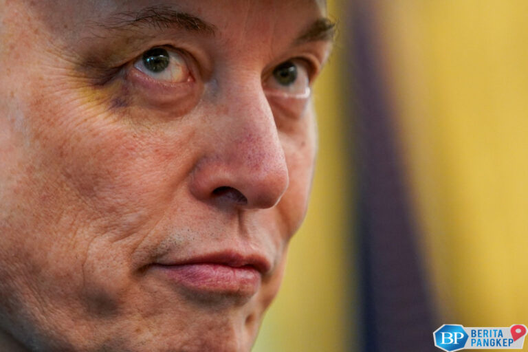 bertemu-trump-bos-tesla-muncul-di-publik-dengan-mata-memar