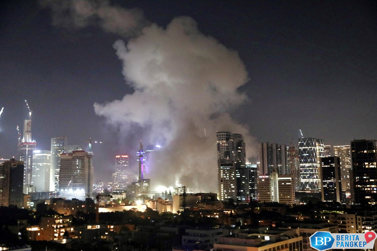 detik-detik-rudal-iran-bombardir-israel-gedung-hancur-dome-bobol