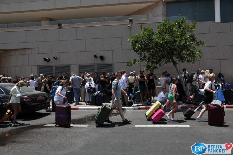 iran-bombardir-tel-aviv-turis-asing-ramai-ramai-lari-dari-israel