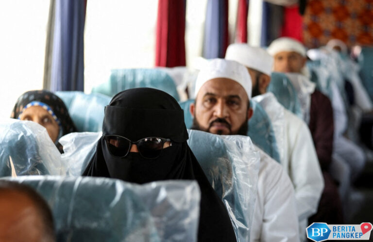 jalur-udara-ditutup-jemaah-haji-iran-pulang-lewat-jalur-darat