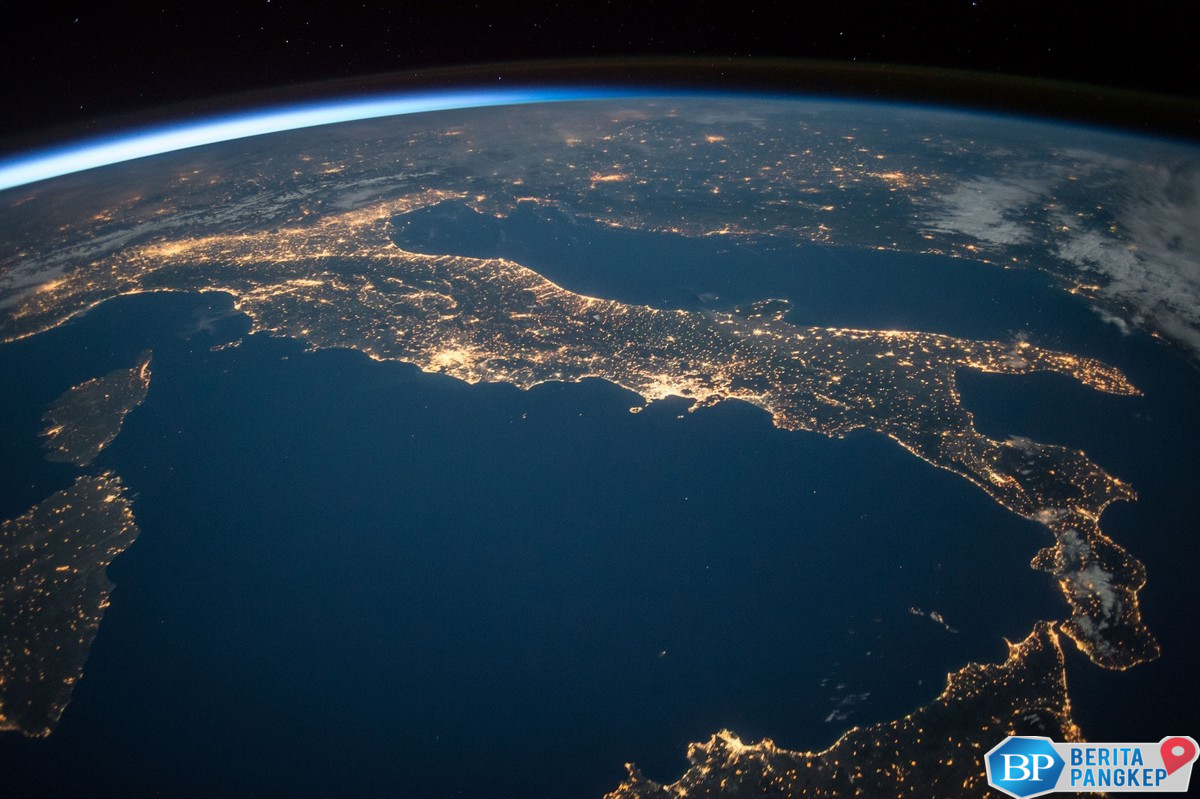 kiamat-makin-dekat-ahli-sebut-posisi-bumi-makin-doyong