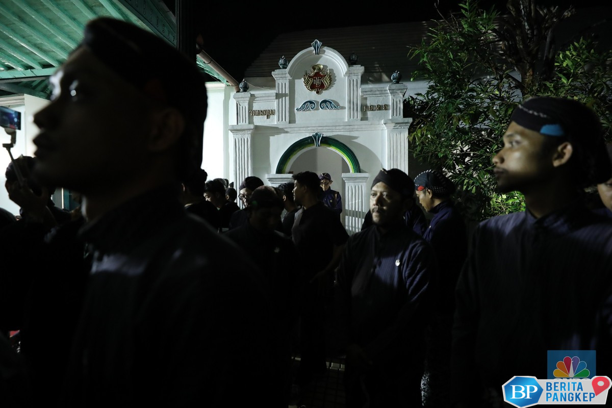malam-suci-1-sura-kraton-yogyakarta-jadi-pusat-ritual-mubeng-beteng