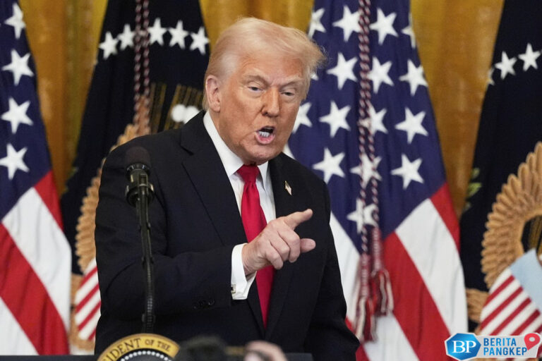 perang-dagang-bisa-makin-panas-trump-mau-bikin-tarif-impor-baja-50