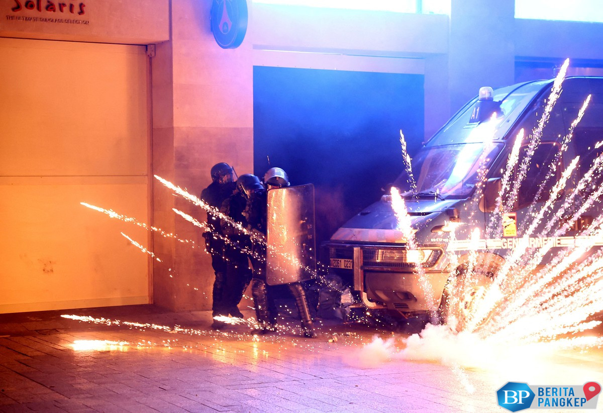 potret-ricuh-perayaan-juara-liga-champions-psg-dua-orang-tewas